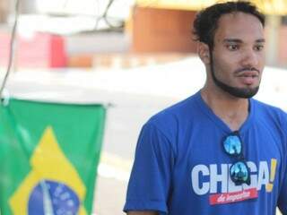 Douglas Silva está surpreso com o apoio das pessoas. (Foto: Marcos Ermínio)