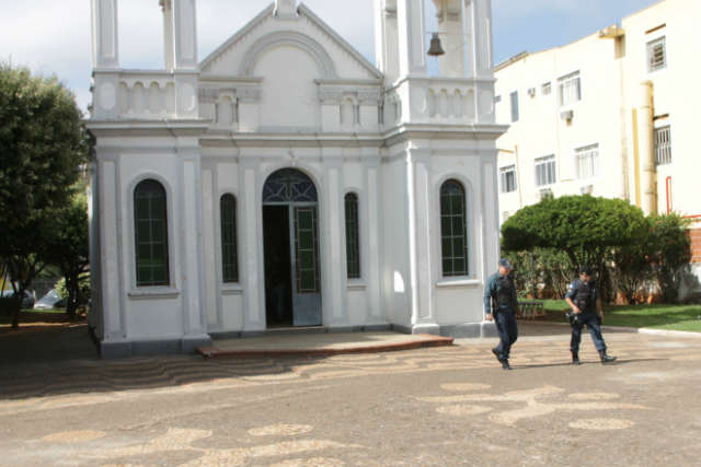  Em Tr&ecirc;s Lagoas, ladr&otilde;es arrombam igreja hist&oacute;rica e furtam microfones 