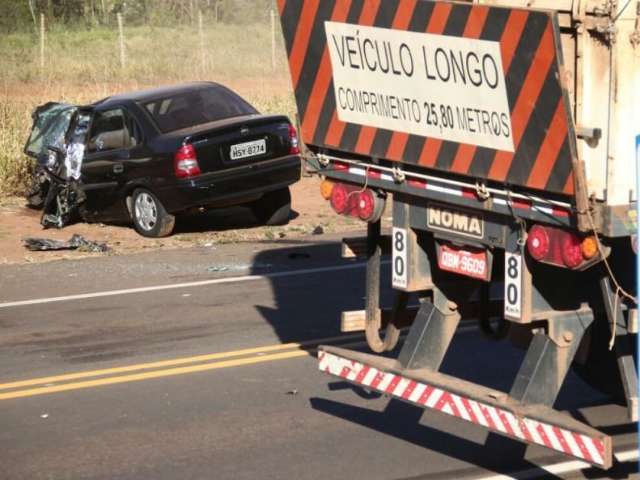 Motorista de 51 anos morreu ao tentar ultrapassagem indevida, diz pol&iacute;cia