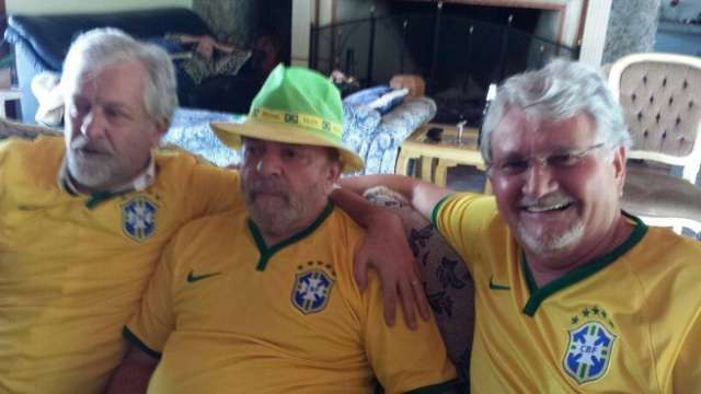 Zeca v&ecirc; sofrimento e nervosismo de Lula durante jogo do Brasil