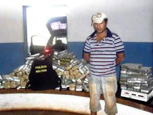 Paraguaio &eacute; preso com 225 quilos de maconha na MS-165 