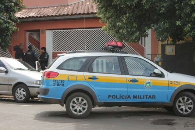 Armado, ladr&atilde;o anuncia assalto, mas fica nervoso e desiste do crime