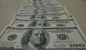 Em dia de oscila&ccedil;&atilde;o, d&oacute;lar chega a custar R$ 4,66 nas casas de c&acirc;mbio