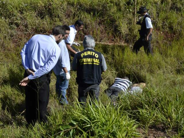  Pol&iacute;cia suspeita que casal encontrado morto foi v&iacute;tima de latroc&iacute;nio