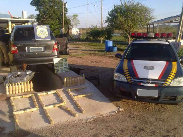  Quatro s&atilde;o presos com 29,4 quilos de coca&iacute;na dentro de garrafas pet