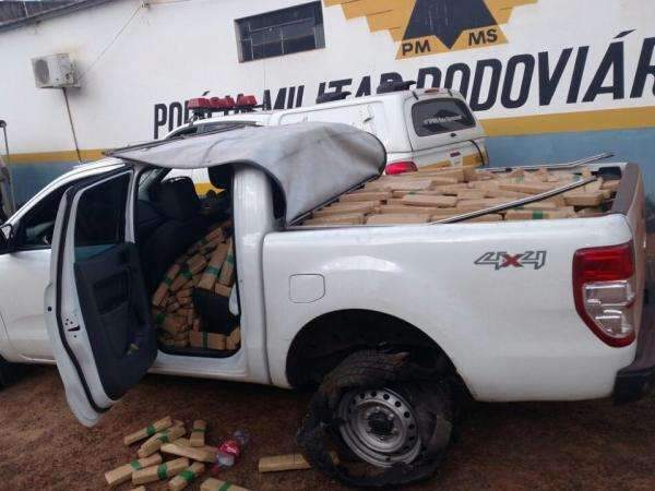 Ap&oacute;s tentar fugir, homem &eacute; preso transportando 990 kg de maconha