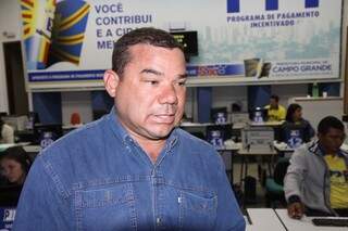 Luiz Antônio aproveitou para quitar a dívida no primeiro dia de atendimento (Foto: Cleber Gellio)