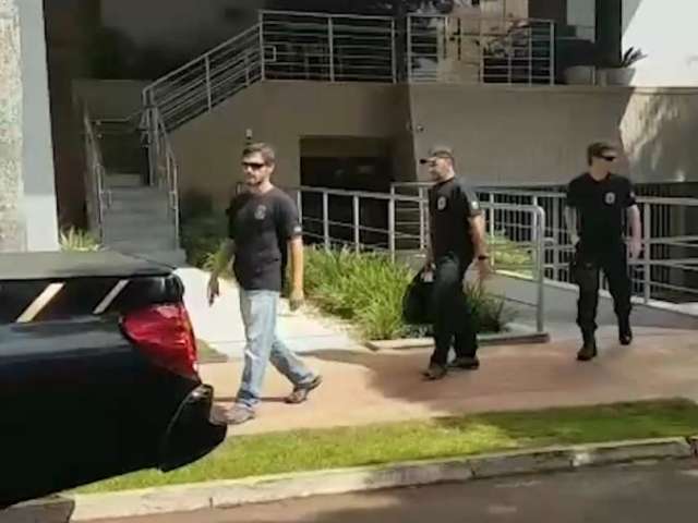 Agentes da PF deixam pr&eacute;dio da Fiems ap&oacute;s 3 horas de buscas