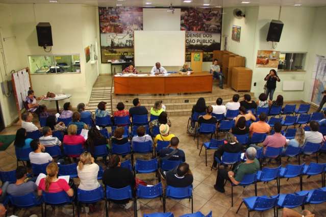 Prefeitura se compromete a enviar nova proposta aos professores, diz ACP