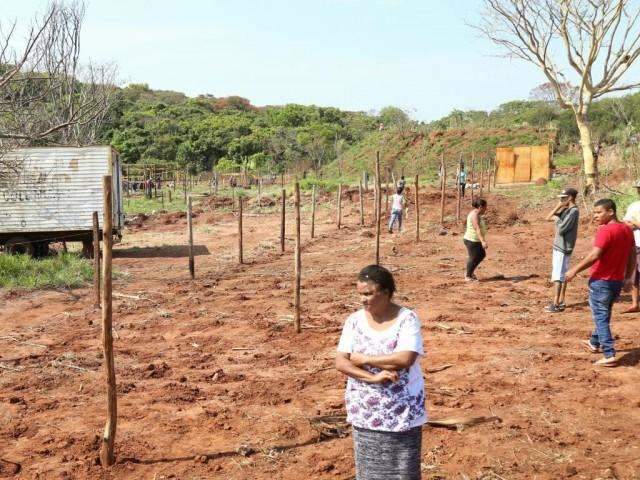 Pol&iacute;cia e Guarda pedem que 100 fam&iacute;lias deixem &aacute;rea p&uacute;blica
