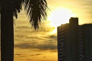 Manhã em Campo Grande com céu claro e mínima de 21ºC. (Foto: André Bittar)