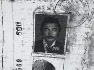 Carteira de Trabalho de José Bizerra é um dos poucos documentos encontrados com o homem (Foto: Divulgação)
