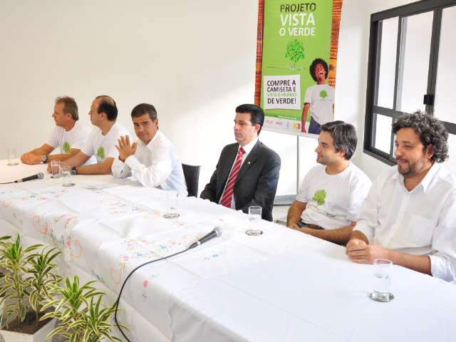  Com venda de camisetas, projeto quer plantar mil &aacute;rvores na Capital