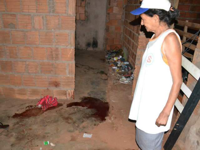  Homem &eacute; esfaqueado na cabe&ccedil;a em boca de fumo no Nova Lima 