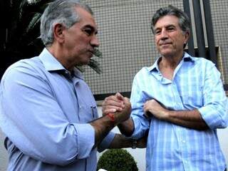 Governador Reinaldo Azambuja (PSDB) ao lado do presidente regional do DEM, Murilo Zauith (Foto: Saul Schramm)