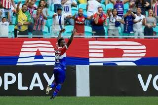 Atacante Mendoza foi o destaque do jogo, com dois gols (Foto: Site Oficial Bahia)
