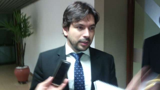 Servidores v&atilde;o &agrave; Assembleia em busca de ajuda para negociar reajuste