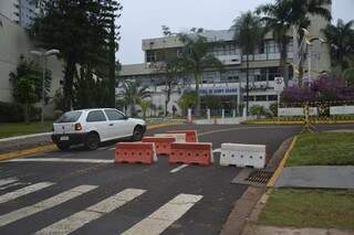 Paço Municipal segue com medidas de segurança. (Foto: Simão Nogueira)