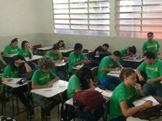 Alunos da Escola Estadual Amélio de Carvalho Baís, que já oferece tempo integral. (Foto: Christiane Reis)