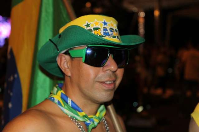 Ap&oacute;s jogo do Brasil, torcedores lotam Afonso Pena para comemorar empate