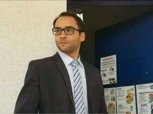 &quot;Viemos levar ele para casa&quot;, dizem advogados de Puccinelli na porta de pres&iacute;dio