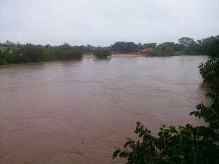 Nível do rio Miranda subiu 12 cm em 24 horas e Imasul emite alerta. (Foto: Divulgação)