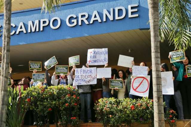 Vereadores mant&ecirc;m veto do prefeito e criar&atilde;o novo projeto em 30 dias