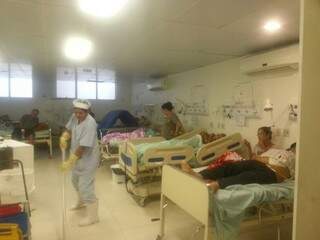 Os trabalhadores do hospital dos trabalhadores paralisaram as atividades por uma hora. (Foto: Divulgação)