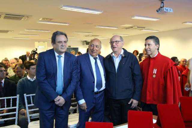 Solenidade na Santa Casa atrai senadores, deputados e prefeito
