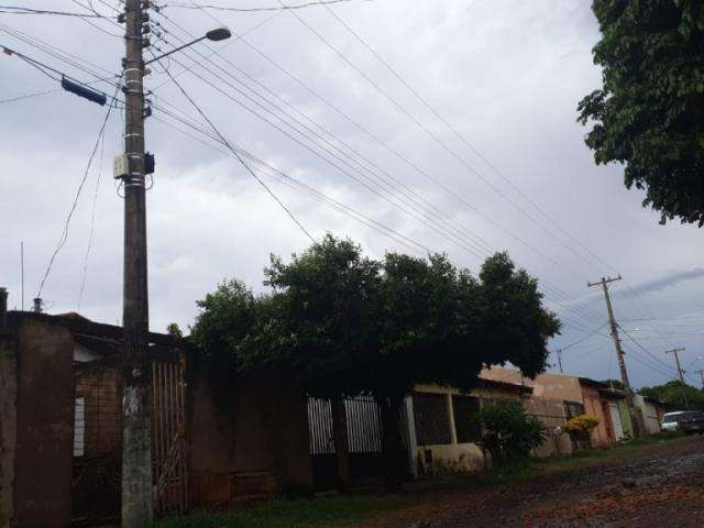 Pelo menos 15 bairros ficam sem energia durante temporal