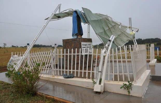  Tempestade destr&oacute;i cart&atilde;o postal de Gl&oacute;ria de Dourados 