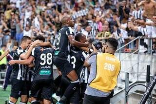 Jogadores do Ceará comemorando durante partida contra o Fortaleza, neste sábado (Foto:Stephan Eilert/cearasc.com)