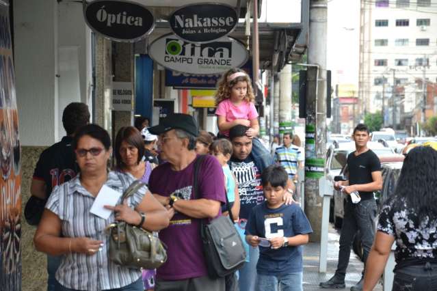 Com&eacute;rcio funciona at&eacute; 22h a partir desta segunda-feira 