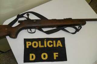Rifle apreendido com boliviano (Foto: Divulgação/DOF)