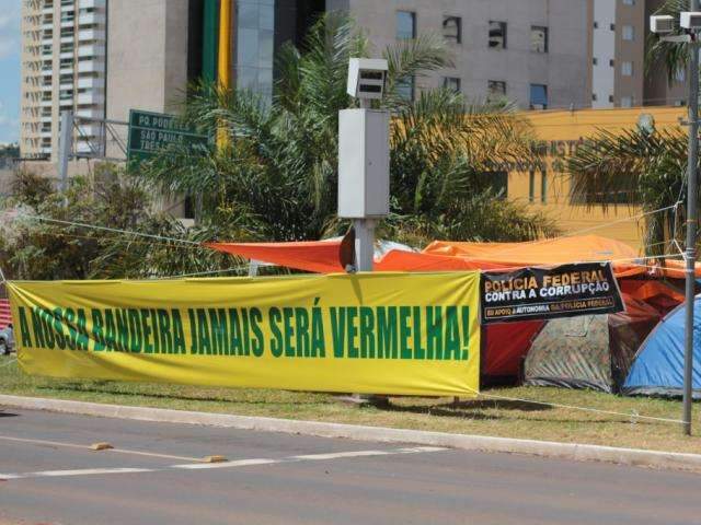 Grupos que foram &agrave;s ruas contra Dilma descartam protestos contra Temer