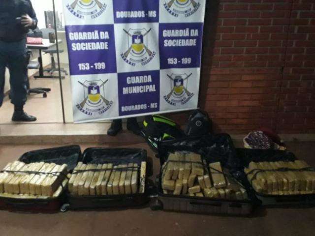 Guarda prende tr&ecirc;s rondonienses com malas cheias de maconha em &ocirc;nibus