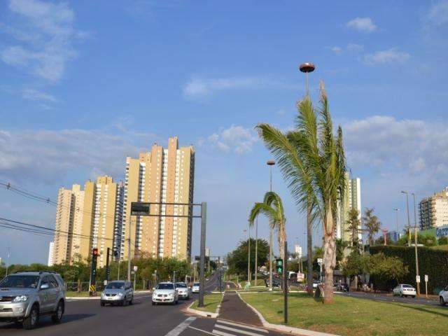 Ter&ccedil;a-feira ter&aacute; calor de 35&ordm;C e possibilidade de chuva em Campo Grande