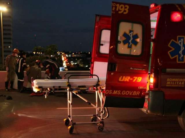 Mulher &eacute; atropelada por motocicleta ao tentar atravessar Afonso Pena