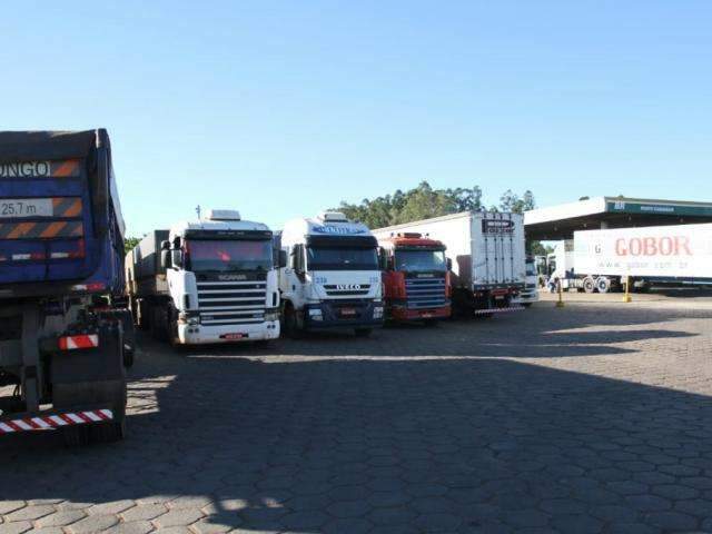 Greve de caminhoneiros tem ades&atilde;o de pelo menos 19 mil em MS, diz sindicato