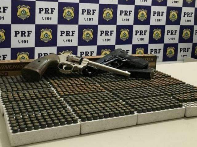 Al&eacute;m de maconha e armamento, homem preso na BR-262 traficava coca&iacute;na