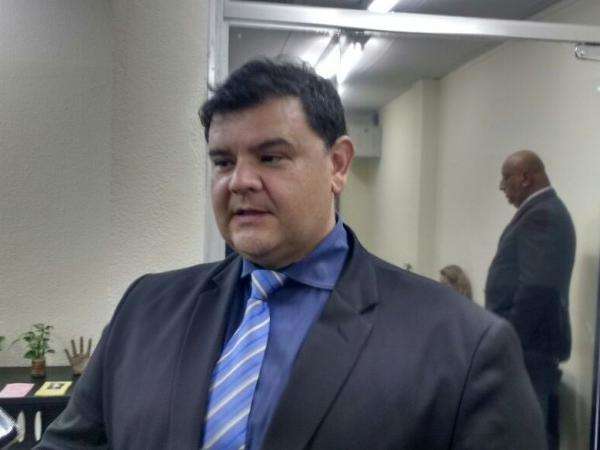 Presidente da Coopert&aacute;xi se re&uacute;ne com vereador que prop&ocirc;s CPI