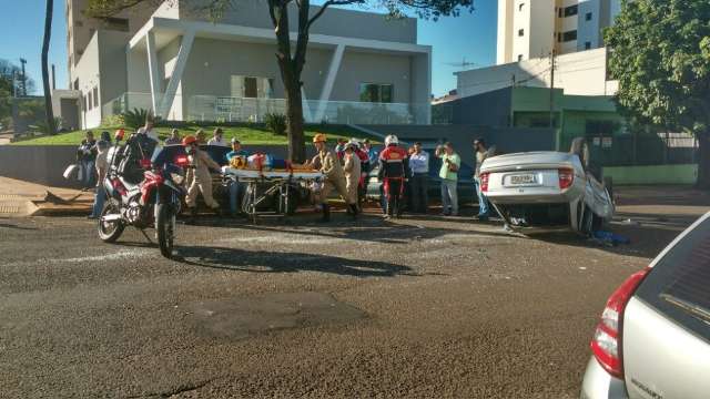 Capotamento causa lentid&atilde;o entre as ruas Brasil e Pernambuco