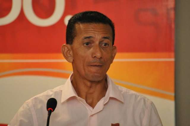 Candidato ao Senado defende ado&ccedil;&atilde;o por casais gays e libera&ccedil;&atilde;o das drogas