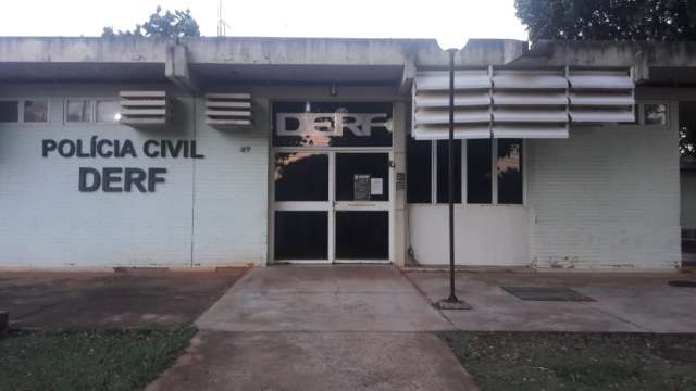 Ladr&otilde;es levaram produtos e dinheiro de loja de shopping invadida