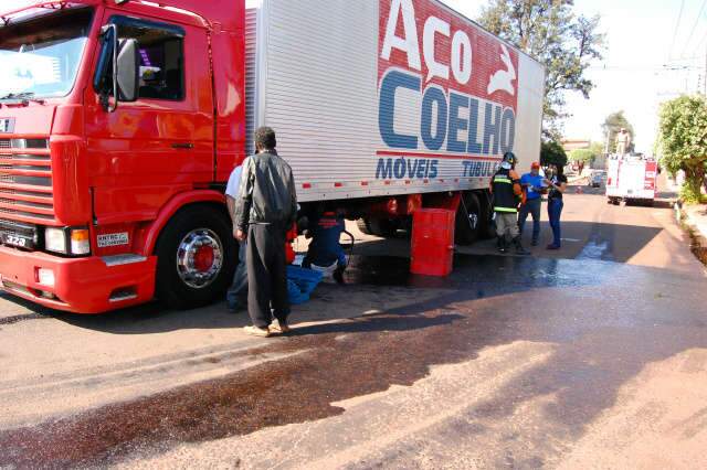  V&aacute;lvula de tanque rompe e 200 litros de &oacute;leo diesel s&atilde;o derramados