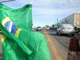Manifestação ocorre há três dias contra política de preços da Petrobras. (Foto: Paulo Francis)