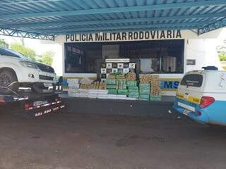 Em persegui&ccedil;&atilde;o, pol&iacute;cia apreende Hilux roubada com 1.240 quilos de maconha