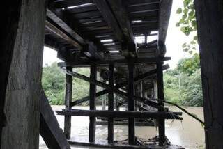 Ponte Riozinho, entre Coxim e Rio Verde de MT, onde motorista caiu (PC de Souza/Edição MS)