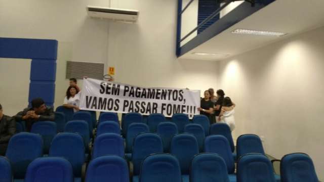 Funcion&aacute;rios da Seleta v&atilde;o &agrave; C&acirc;mara buscar apoio de vereadores