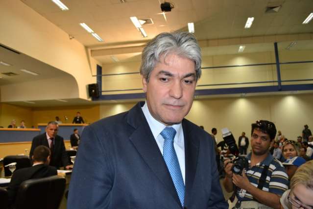 Sem citar nomes, l&iacute;der afirma que 13 vereadores est&atilde;o na base aliada ao prefeito